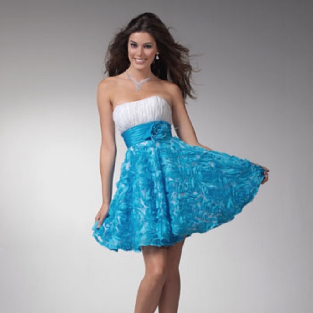 Clarisse Prom Dress (with detachable flower)